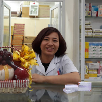 Pharmacist Nguyen Thi Hang